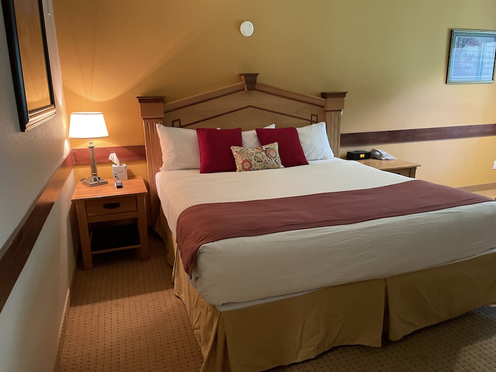 Deluxe Room, 1 King Bed, Fireplace photo 3