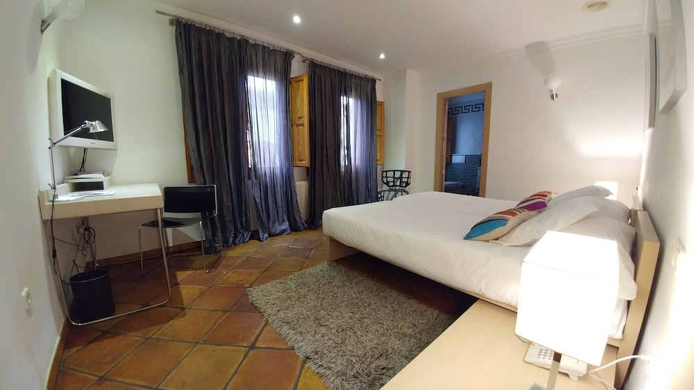Double Room - Photo 7