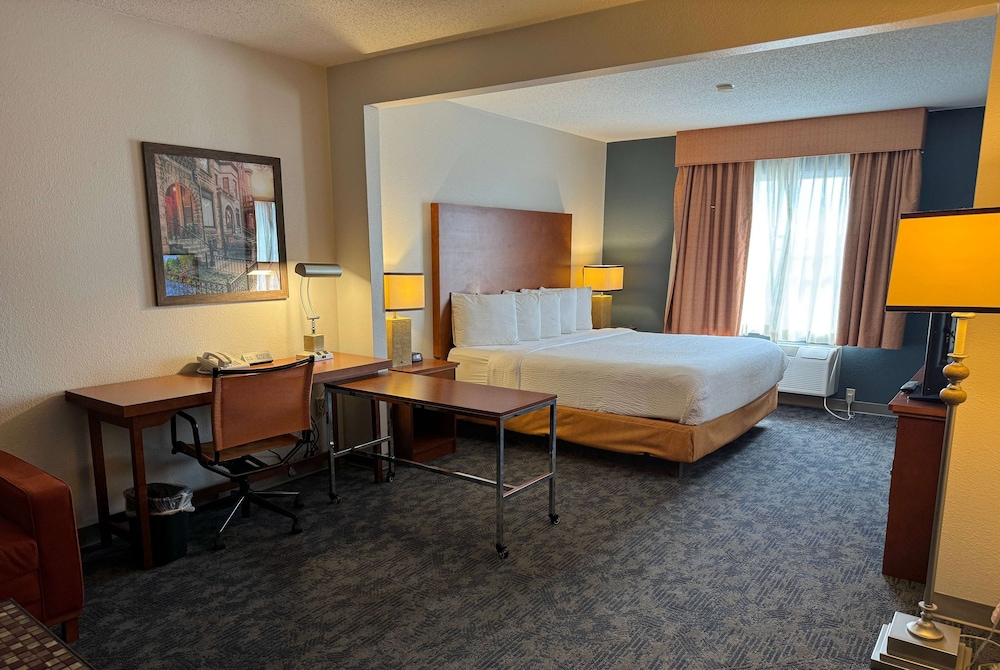 Room, 1 King Bed, Accessible, Non Smoking (Mobility/Hearing Impaired Accessible)