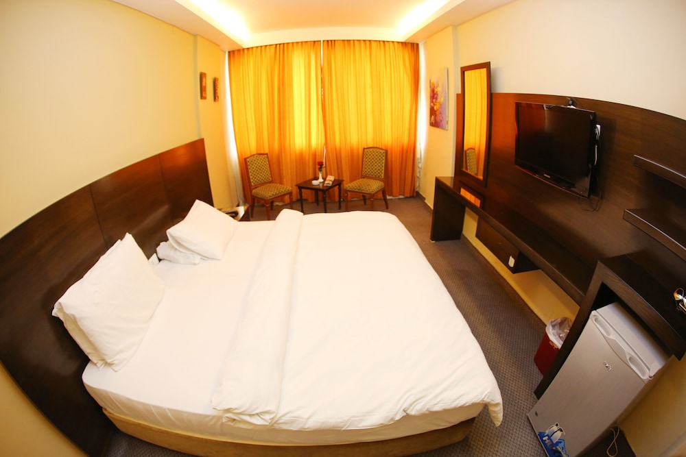 Standard Room, 1 Queen Bed photo 1