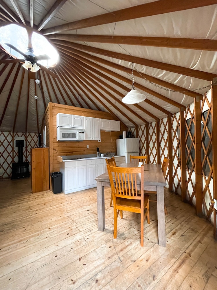 Studio, Non Smoking, Hill View (Hillside Yurt, Linens Included) photo 3