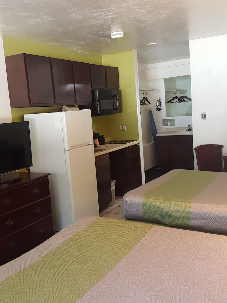 Double Room, 2 Double Beds, Jetted Tub photo 2