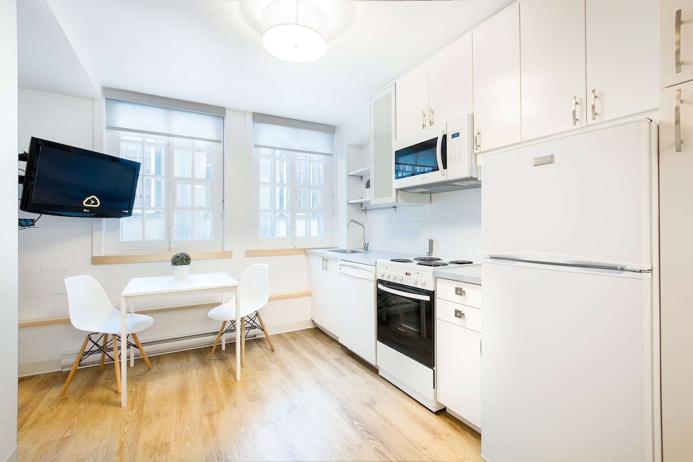 Studio B302