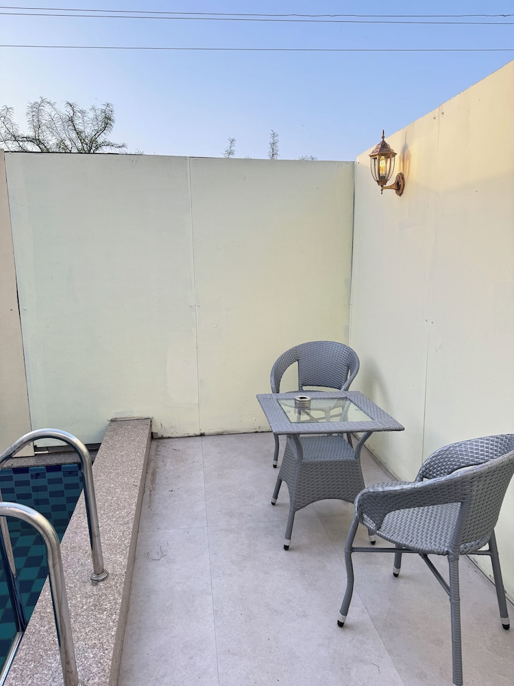 Sajjan Villa with Private Pool - Photo 11