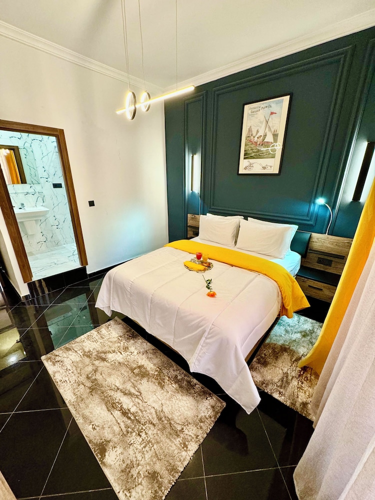 Classic Room, Multiple Beds, Smoking, Private Bathroom photo 2