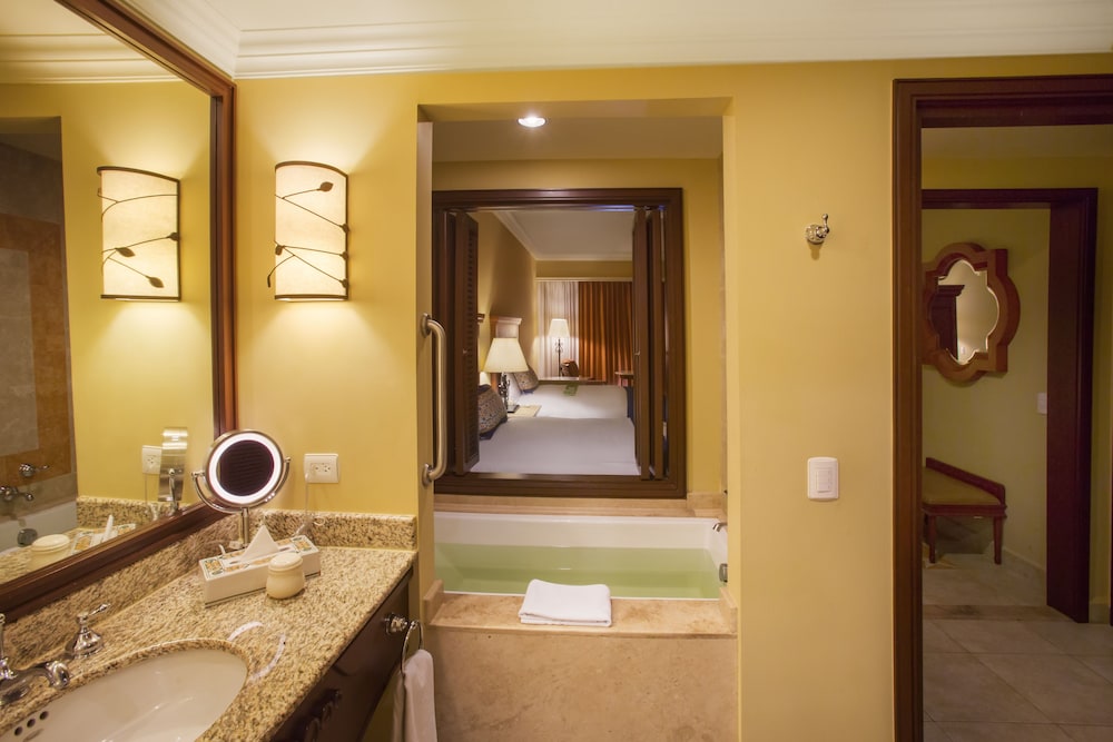 Super Executive Suite Ocean View with Jacuzzi - Photo 13