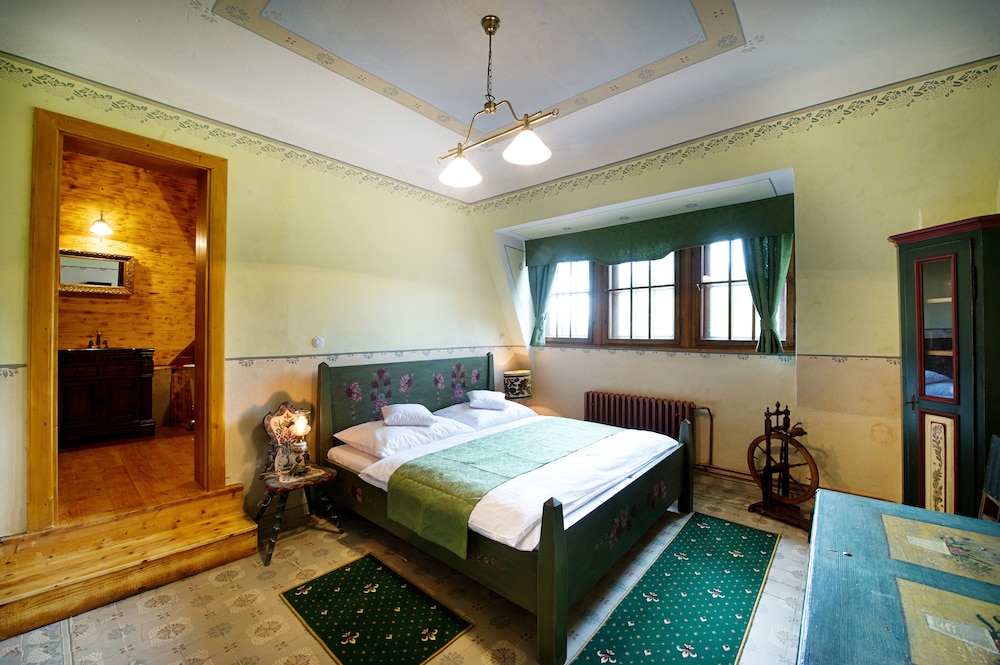 Room (Ladislav Pesek) photo 1