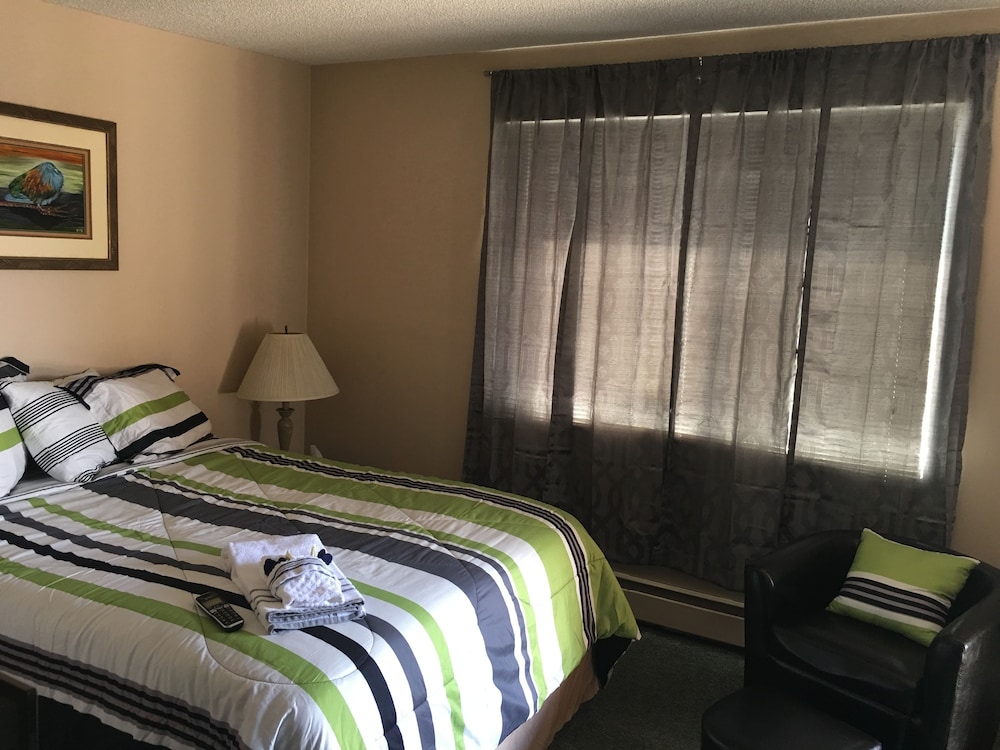 Junior Apartment, 2 Queen Beds, Kitchenette, Lake View photo 1