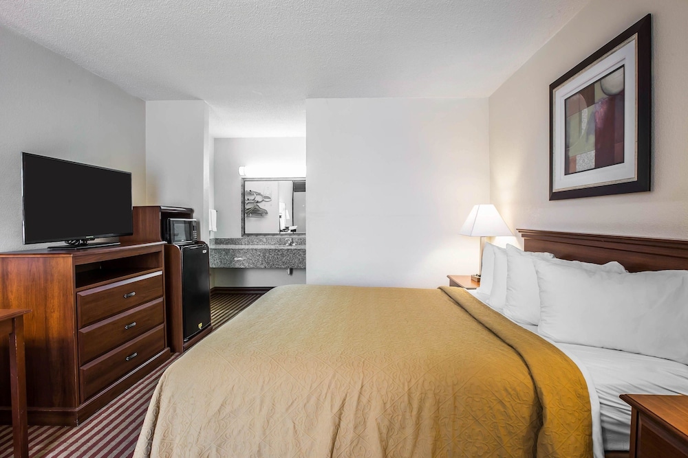 Room, 1 Queen Bed, Non Smoking - Photo 5