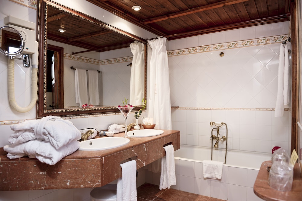 Suite, Terrace, Partial Sea View Suite, Terrace, Partial Sea View