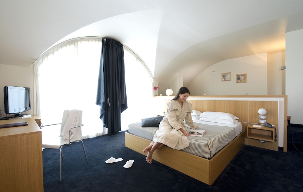 Suite, 1 Double Bed photo 3
