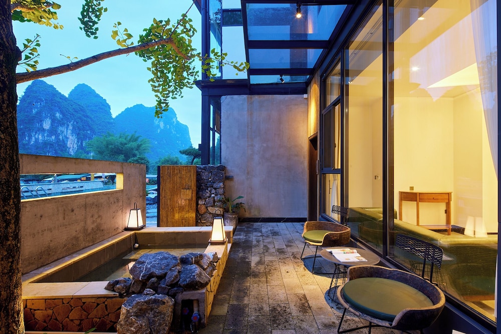 Premier Twin Room, Garden View, Courtyard Area photo 2
