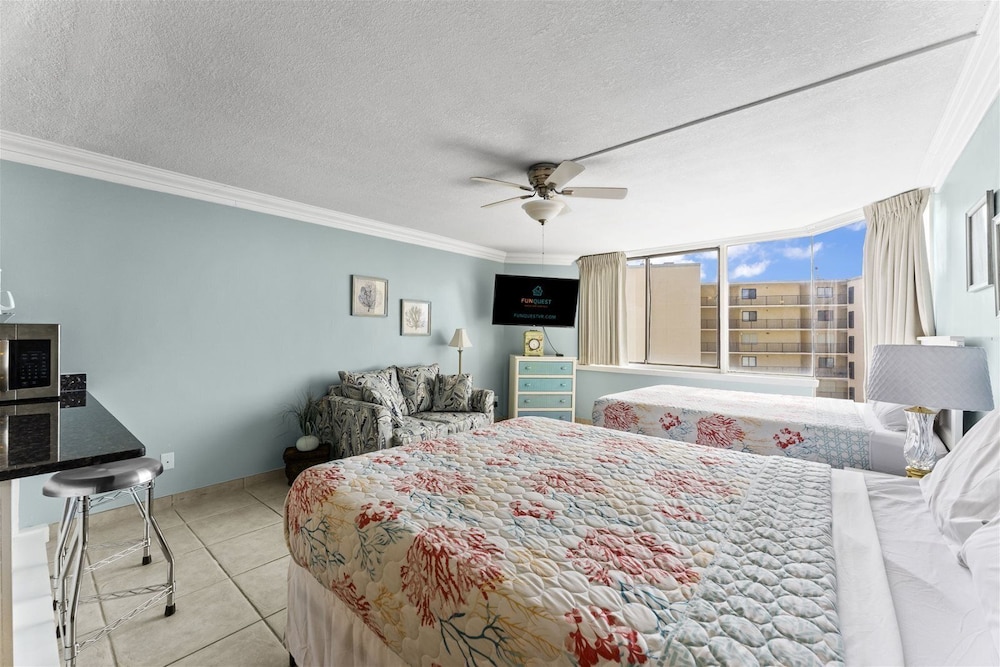 Studio, 2 Queen Beds (Top of the Gulf 607)