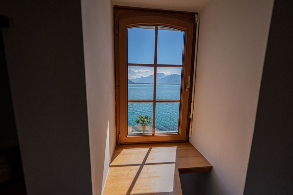 Standard Room with Balcony, Garden & Lake view photo 2