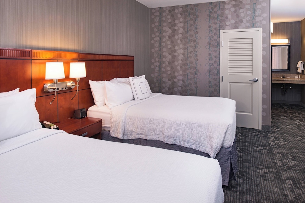 Room, 2 Queen Beds (Hearing Accessible) - Photo 2