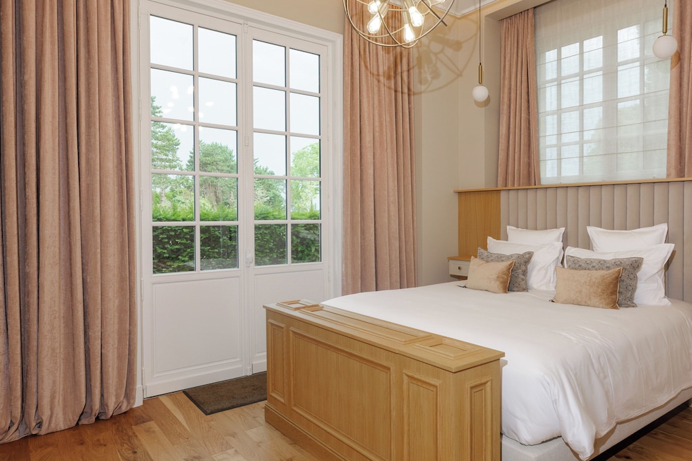 Suite, 1 King Bed, Park View photo 3