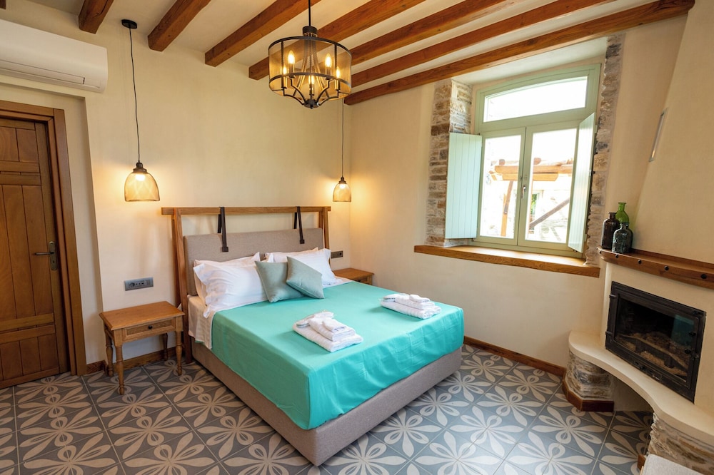 Deluxe Double Room, Garden View