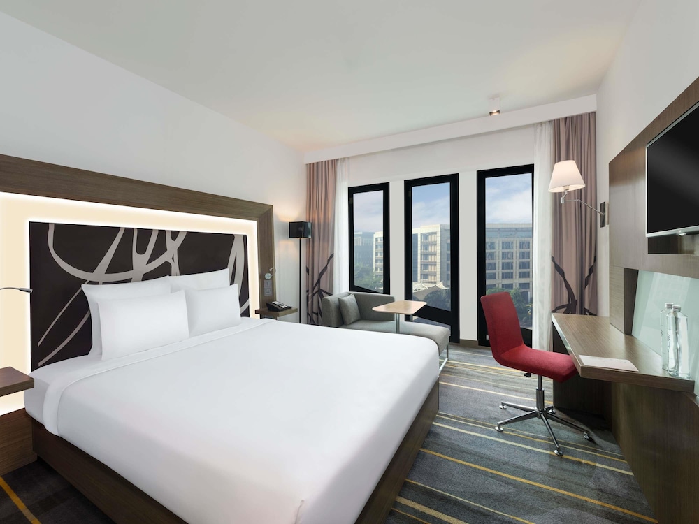 Premier Room, 1 Double Bed, Pool View