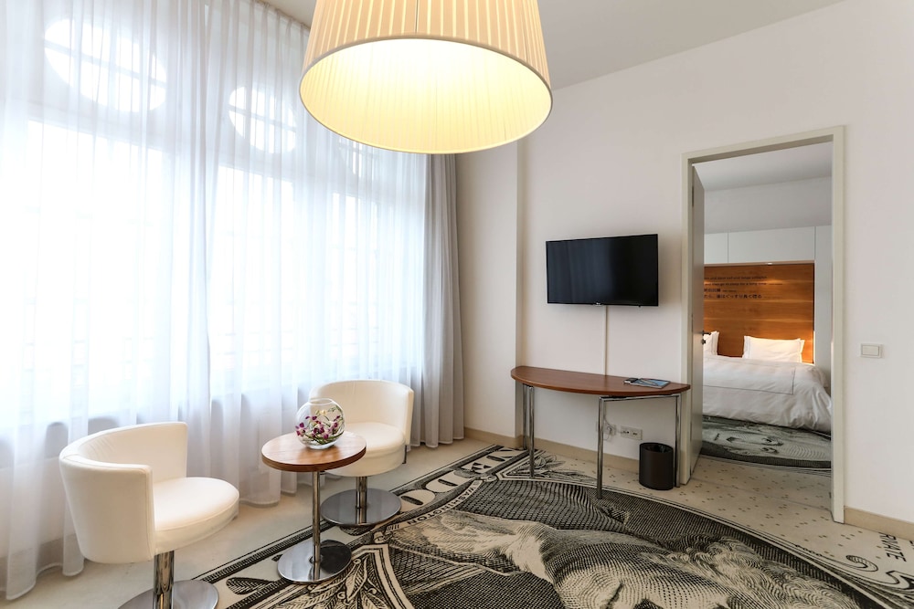 Suite, 1 Bedroom photo 2