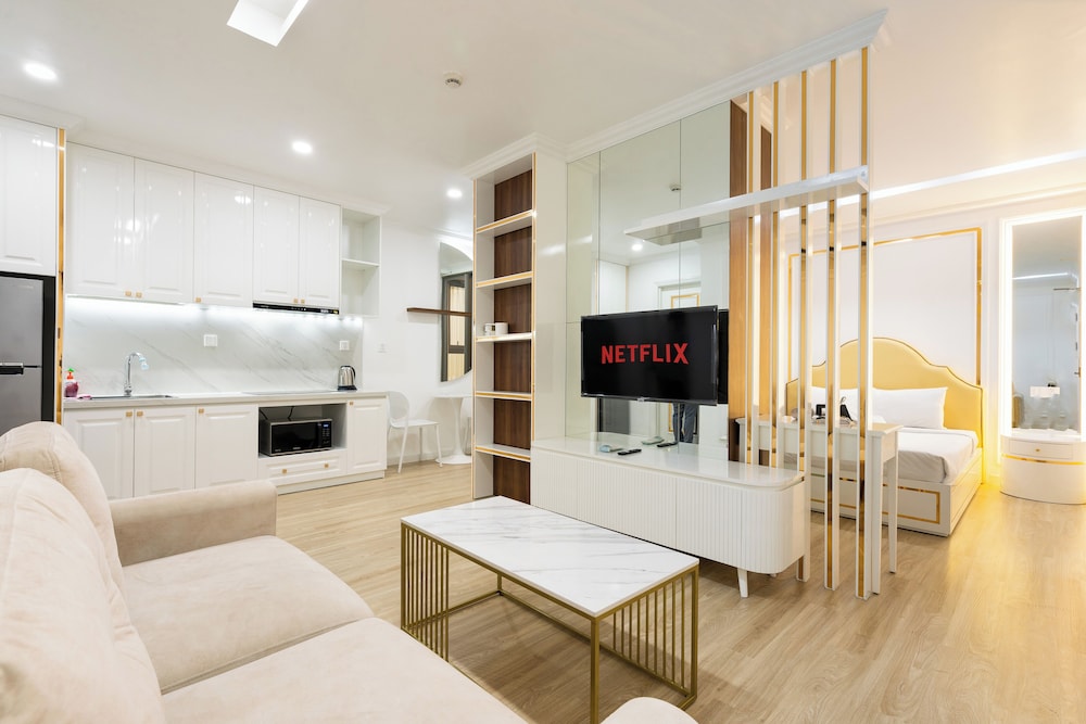 Standard Apartment, 1 Queen Bed, City View