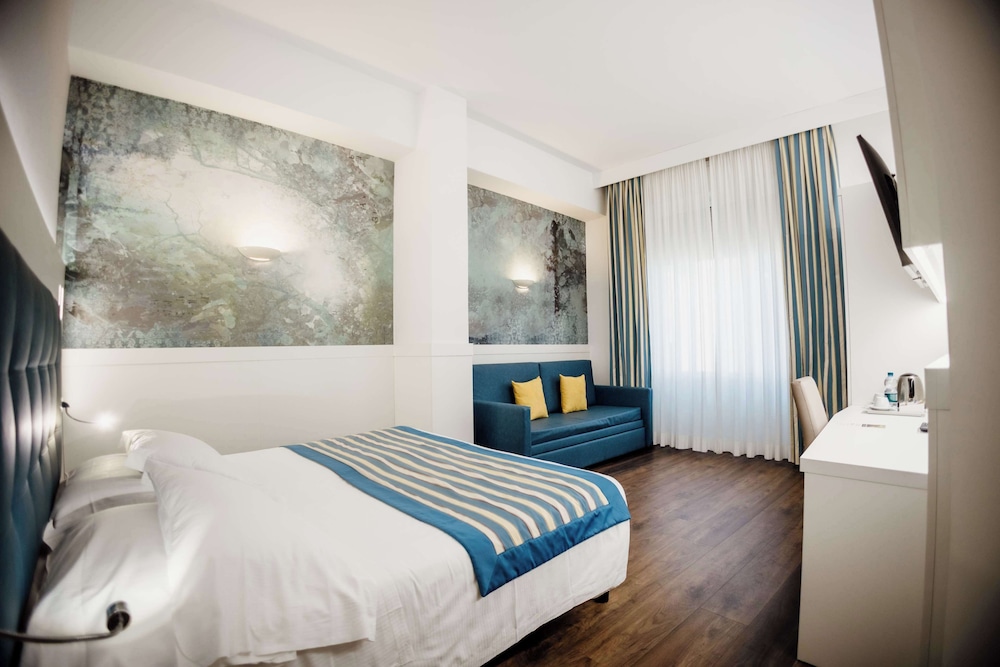 Superior Room, 1 Queen Bed, Non Smoking, Partial Sea View - Photo 1