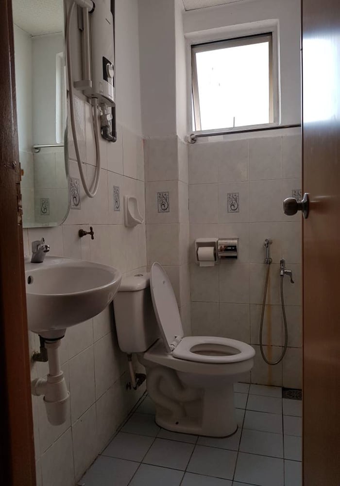Basic Apartment, 3 Bedrooms photo 3