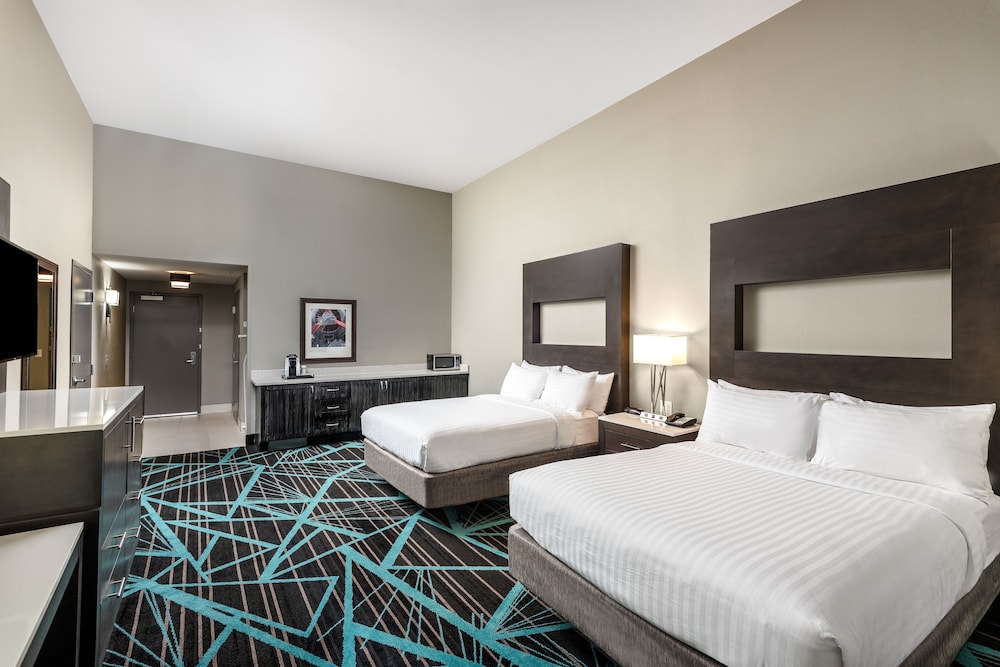Standard Room, 2 Queen Beds, Accessible (Mobility Roll-In Shower) photo 1