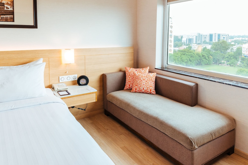 Room, 1 Queen Bed, City View photo 3