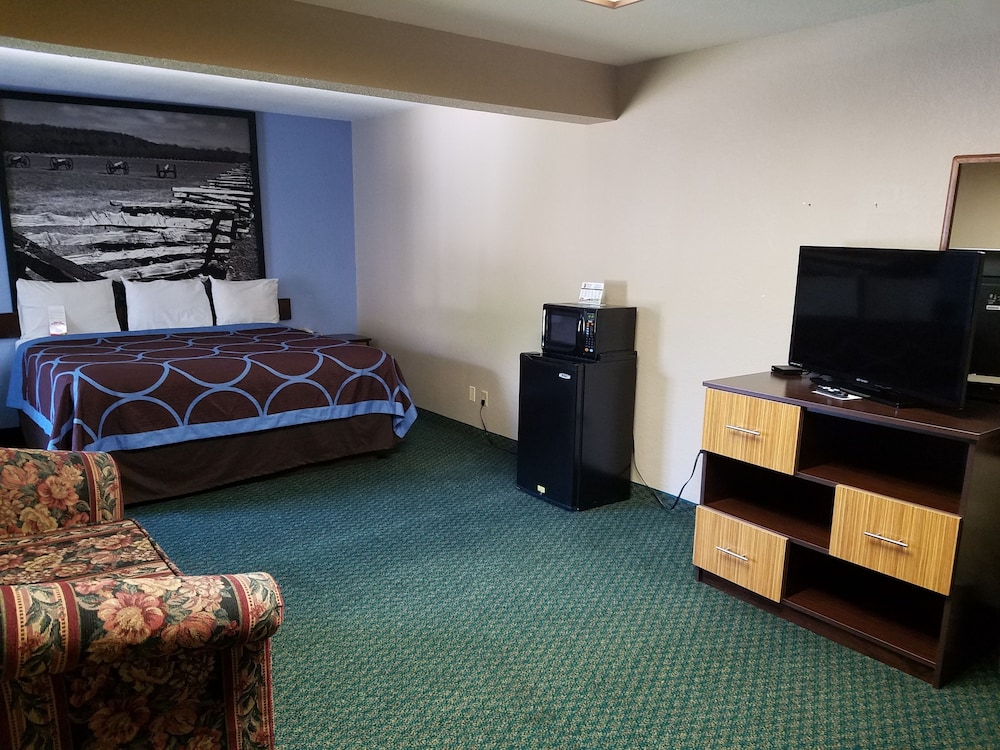 Deluxe Studio Suite, 1 King Bed, Non Smoking - Photo 2