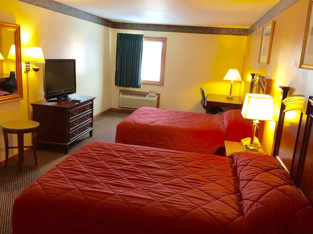 Queen Room with Two Queen Beds photo 2