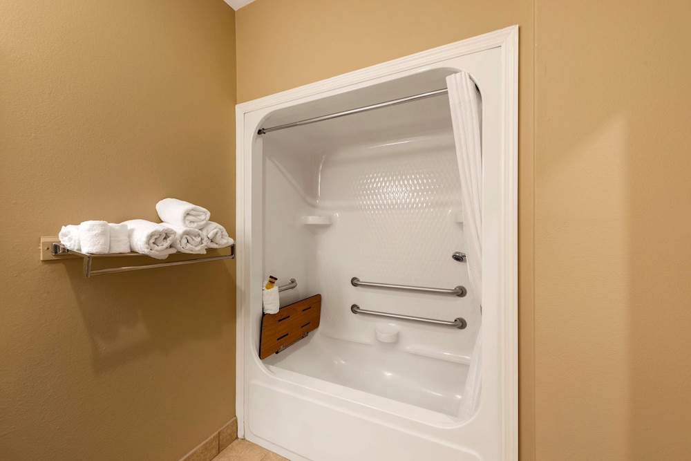 Standard Room, 2 Queen Beds, Accessible, Bathtub - Photo 5