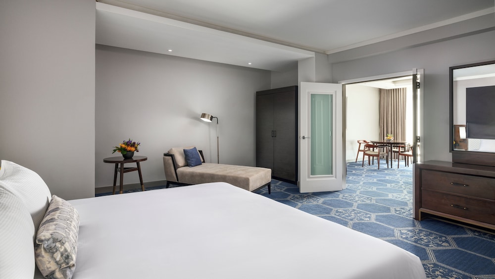 Suite, 1 Bedroom (Parlor, 1 King bed)
