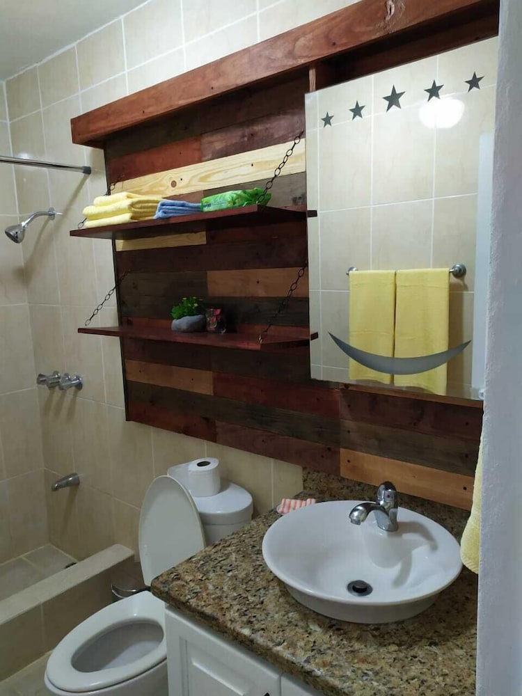 Luxury One Bedroom Condo With Balcony (Top Floor) photo 3