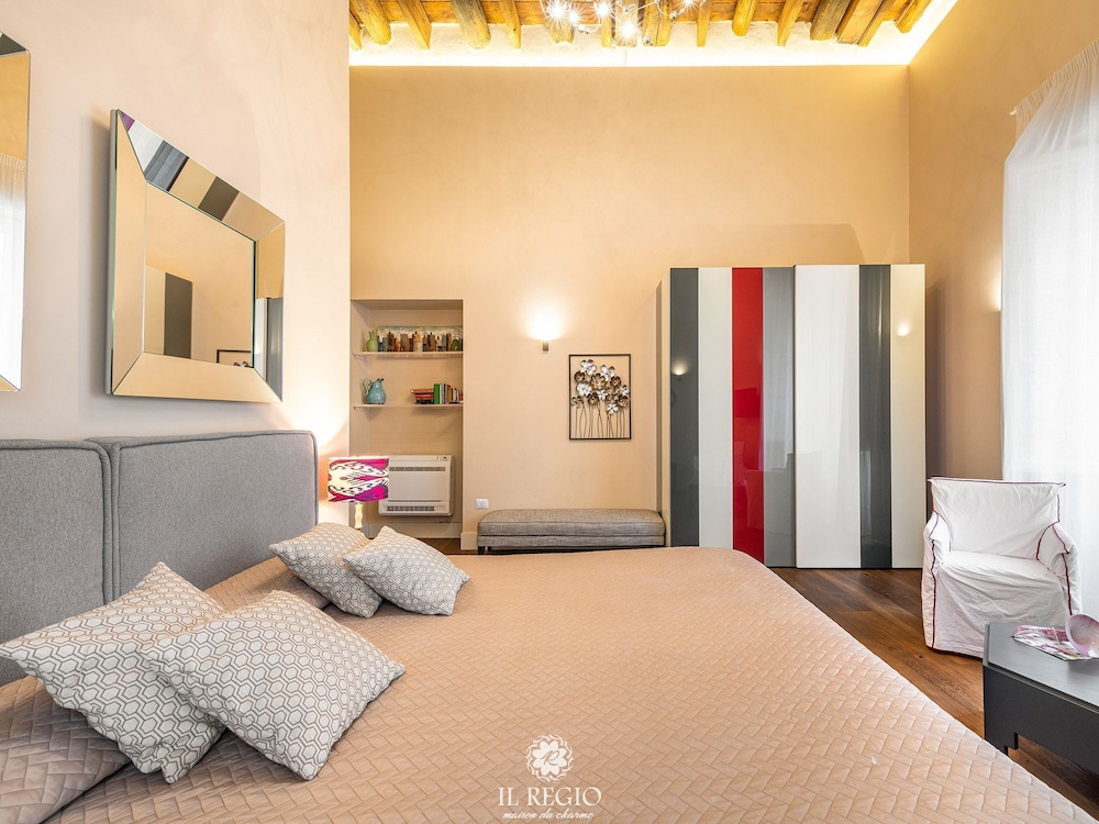 Exclusive Room, 1 King Bed, City View photo 3