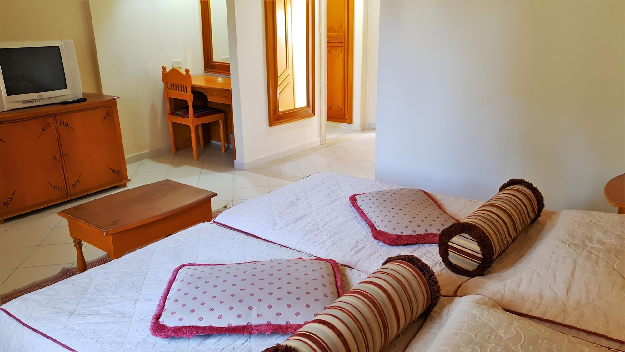 Standard Triple Room, Ensuite photo 1