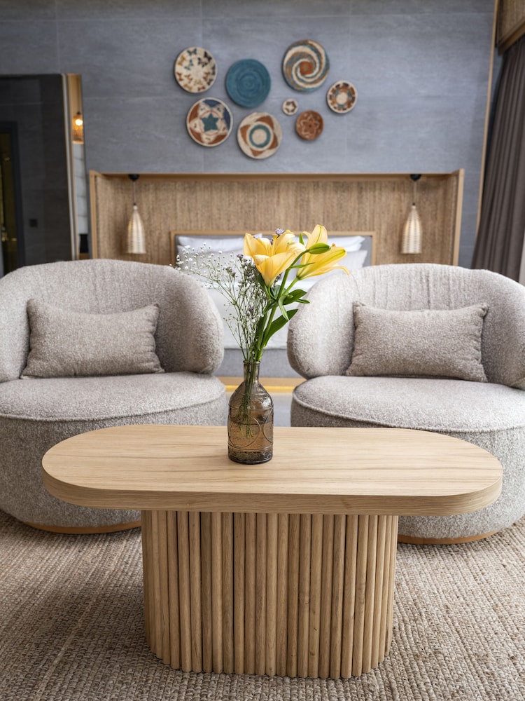 Corner Suite - Photo 11