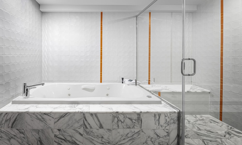 Go Premium Suite, 1 King, Non-smoking