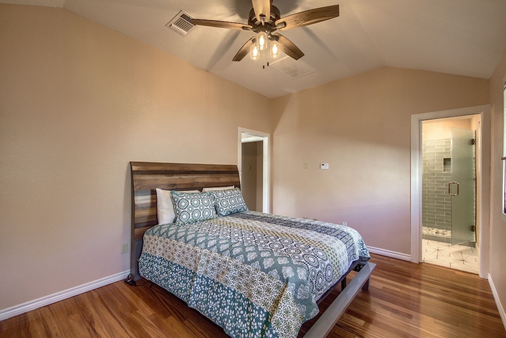House, 2 Bedrooms