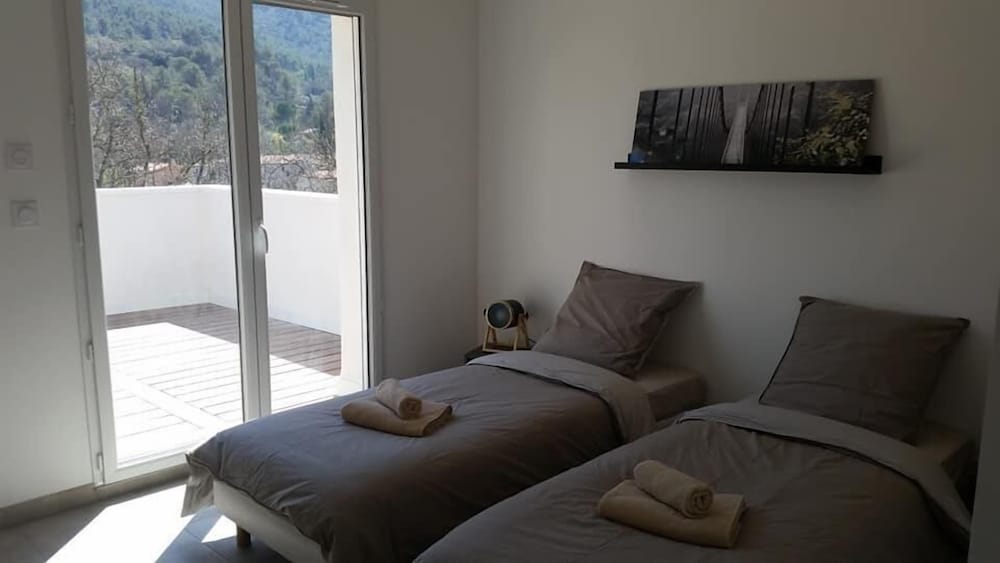 Basic Twin Room - Photo 5