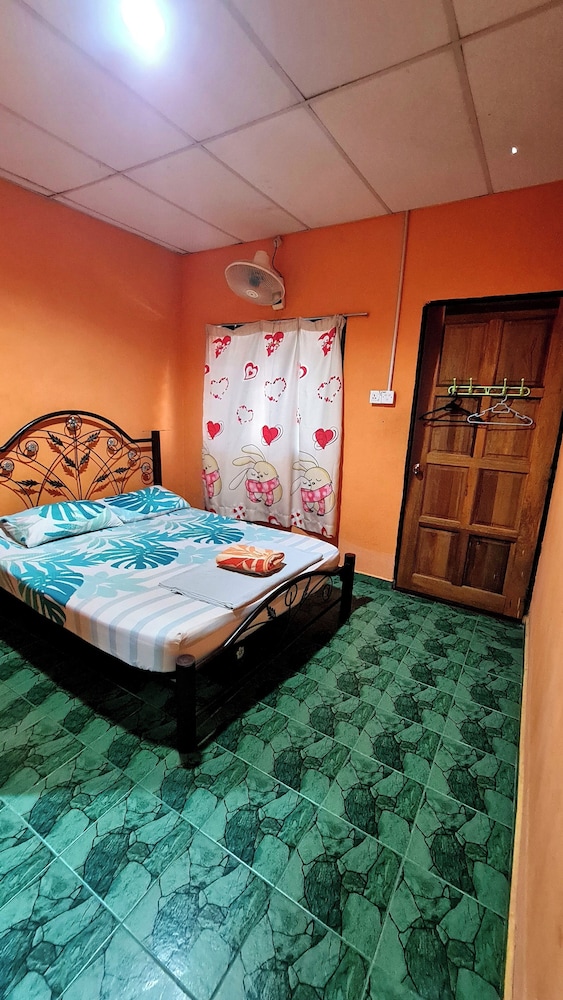 Basic Single Room, 1 Double Bed photo 2
