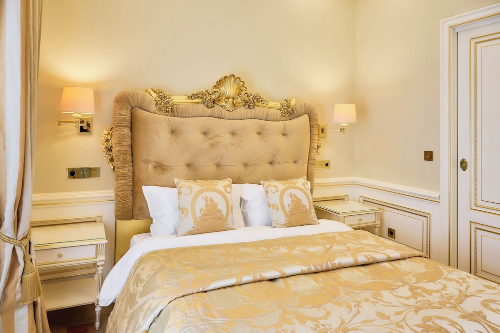 Deluxe Suite Meursault  Direct Garden access