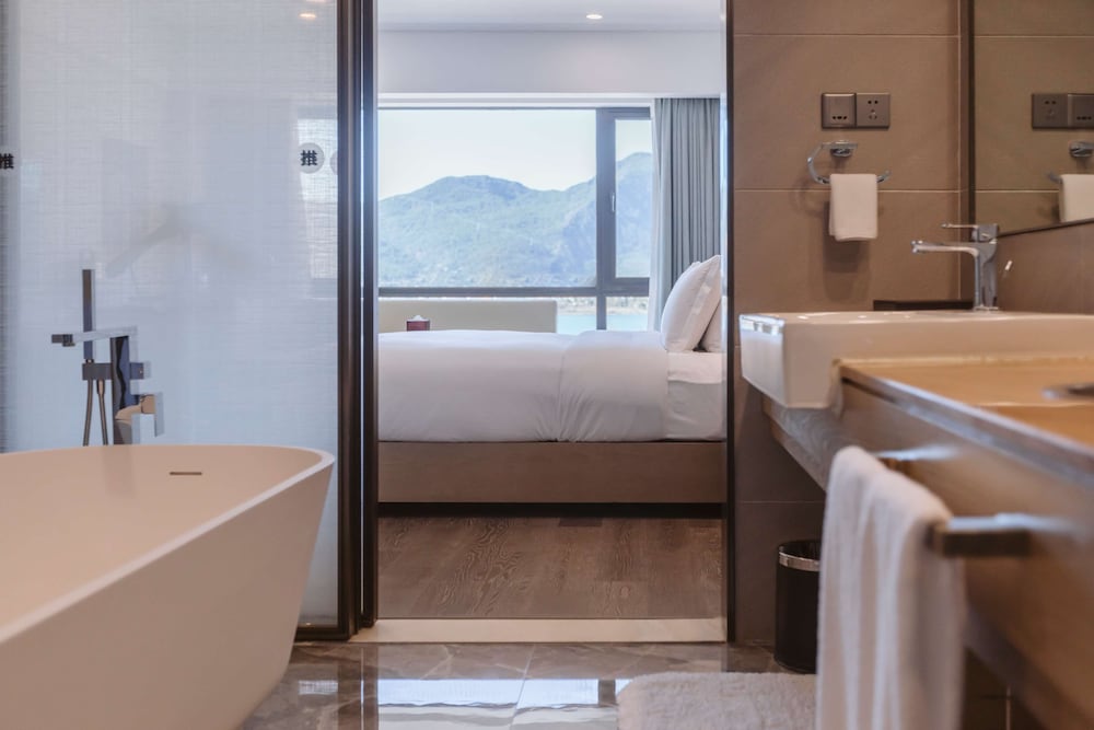 Deluxe Room, 1 King Bed, Lake View - Photo 6