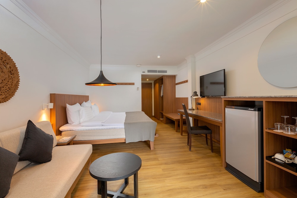 Deluxe Room - Photo 3
