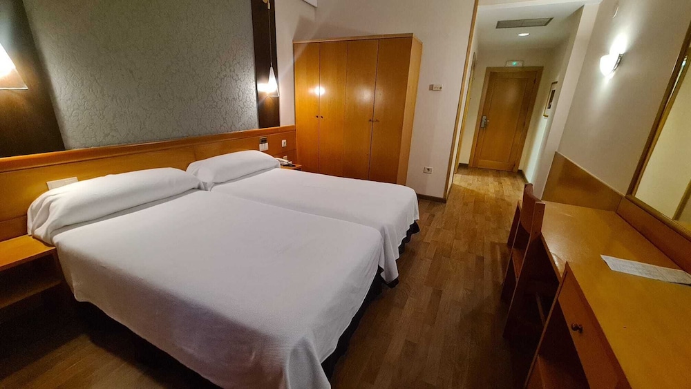 Standard Double Room Single Use, Multiple Beds photo 3