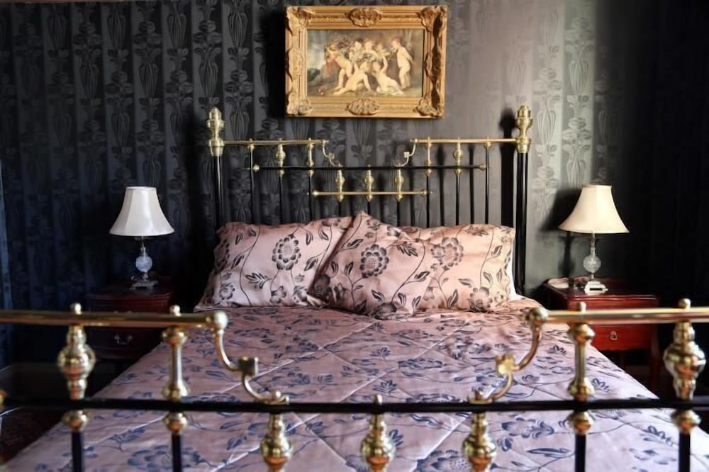 Standard Suite, 1 Bedroom, Non Smoking, Shared Bathroom (Room 4) photo 2