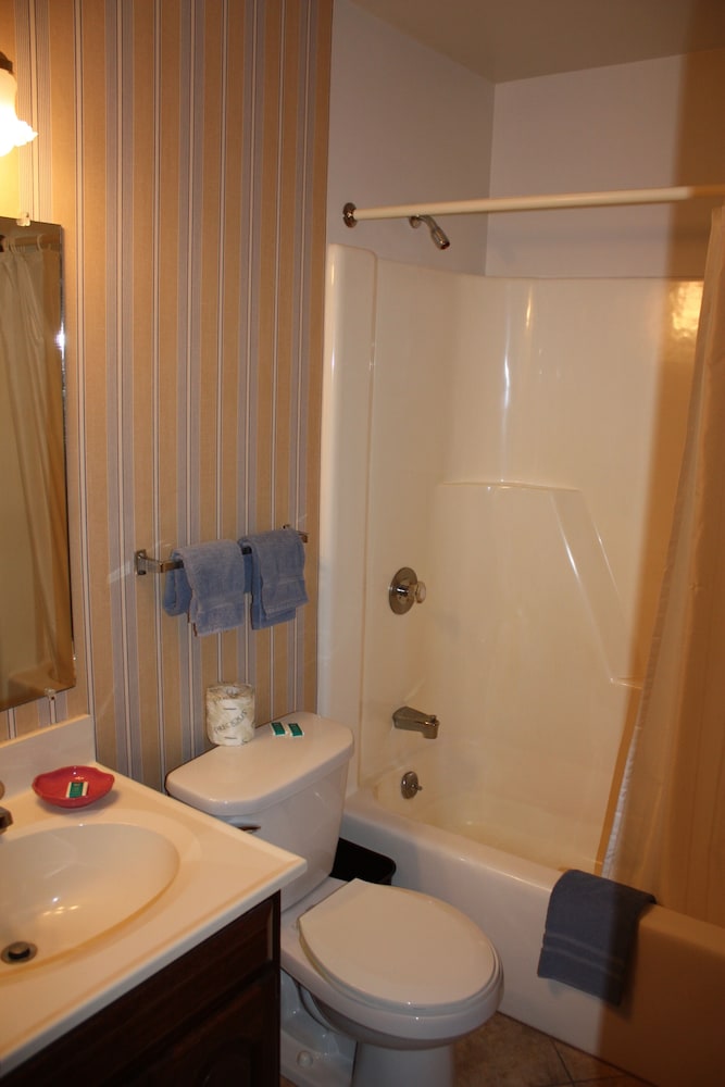 Standard Room, 2 Double Beds, 2nd Floor photo 2
