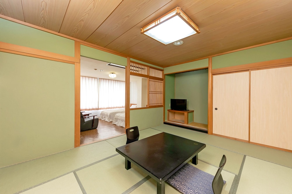 Twin Room With Tatami Space, Non Smoking, South Building (Needs Transportation By Foot) photo 1