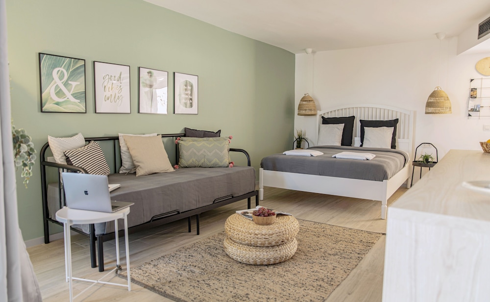 Double Room, 1 Queen Bed with Sofa bed - Photo 2