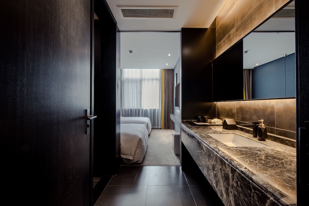 Standard Twin Room with Two Queen Beds