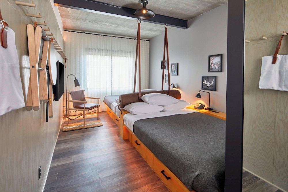 Room, 2 Queen Beds (Mobility Accessible, Tub) photo 3